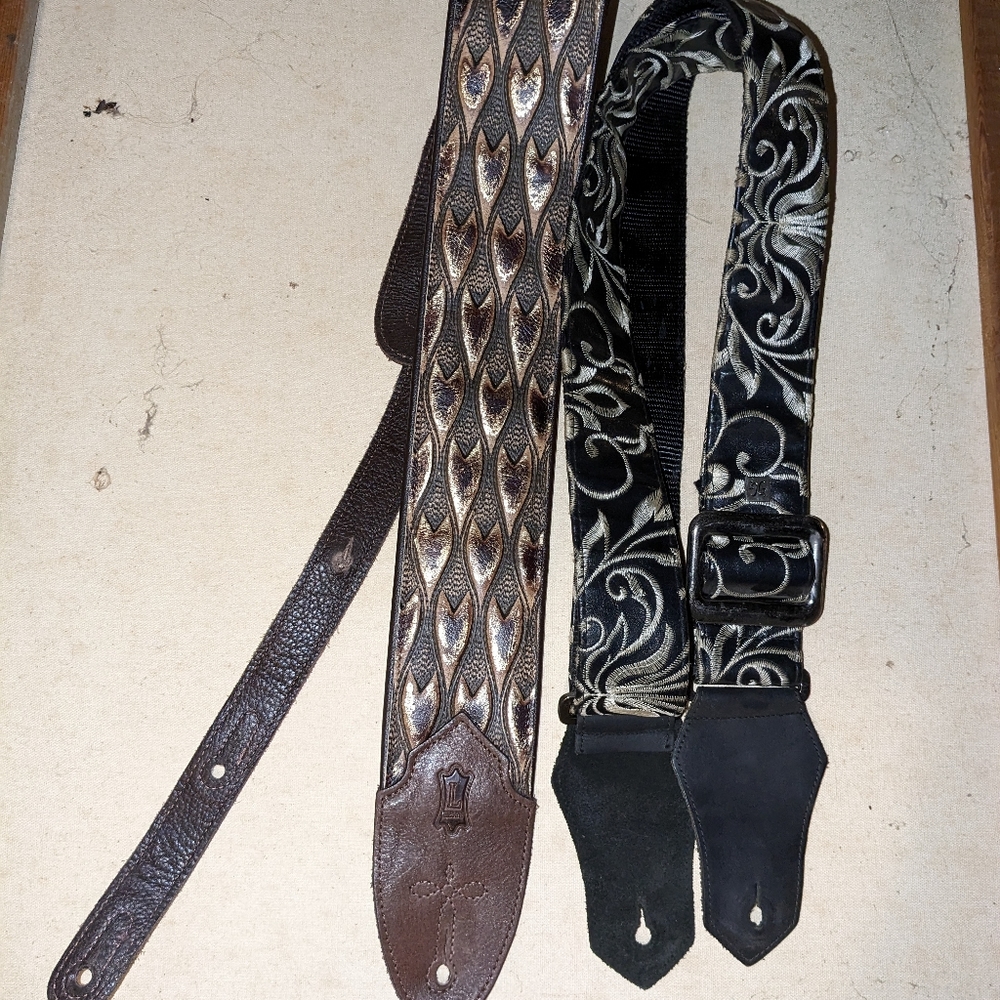 2 guitar straps